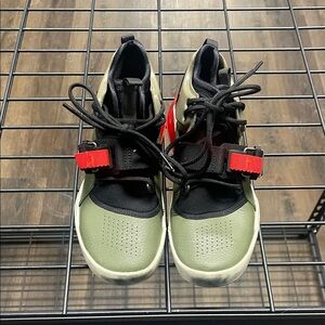 Nike Kids Sneakers in Green and Red